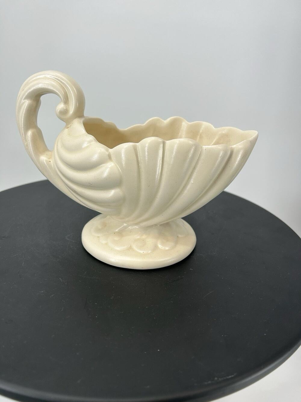 Vtg Royal Haeger Ivory Ceramic Cornucopia Footed Planter